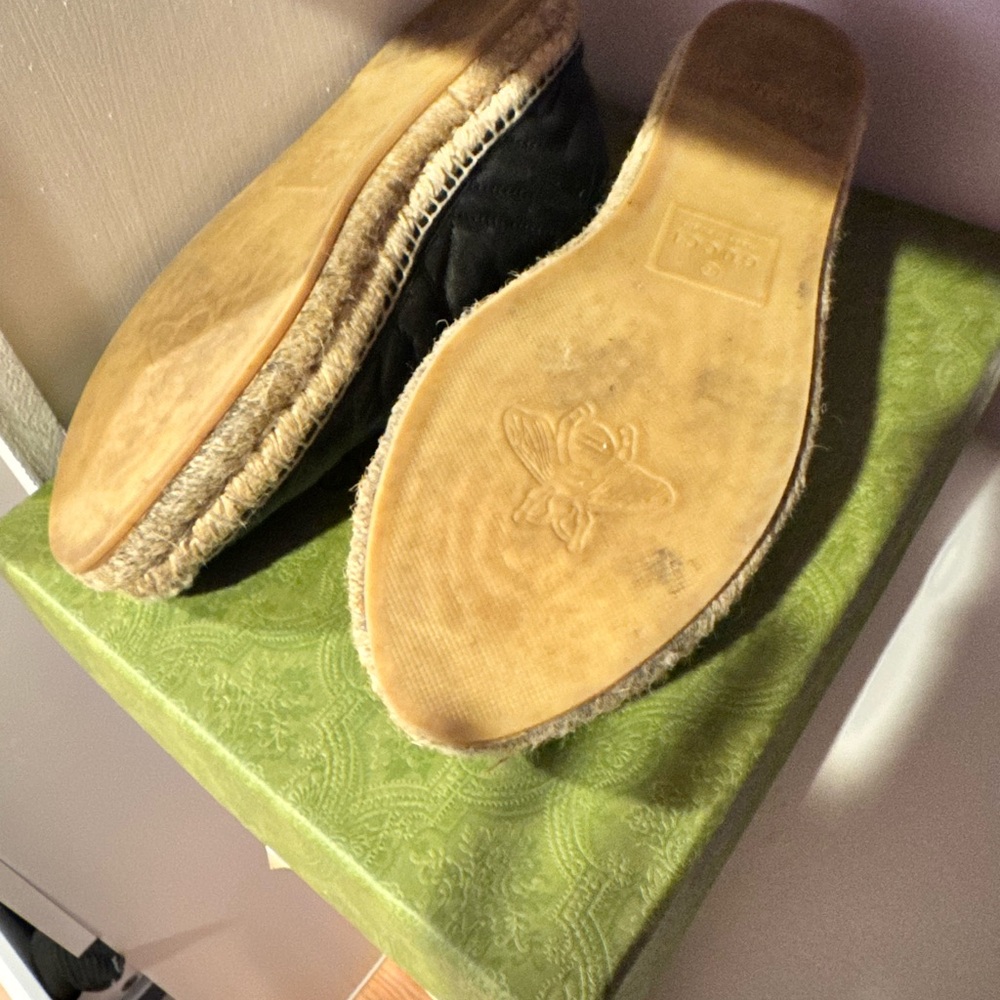 Used. EU38 US 8. If you’re a US7.5 I suggest this size. Original box - Picture 2 of 4